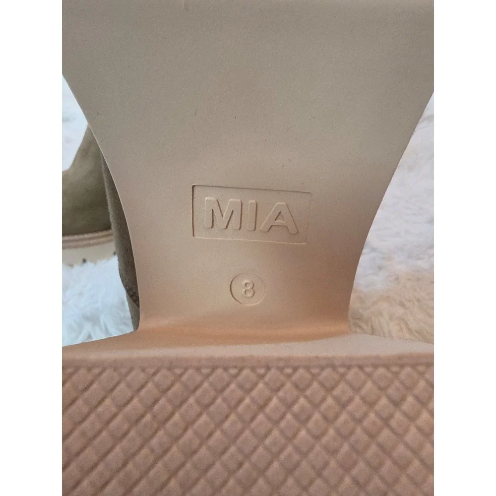 NWT MIA Novie Platform Chelsea Boots - Olive Taupe Suede - Women's Size 8